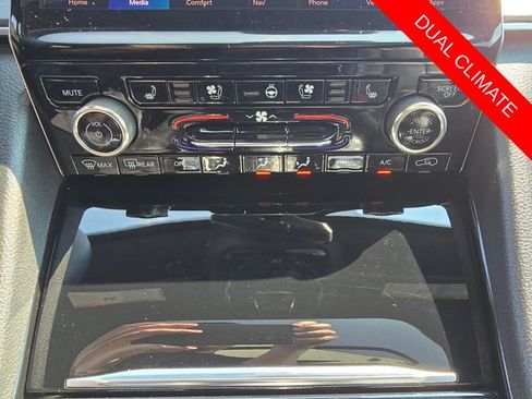 Used 2023 Jeep Grand Cherokee Overland w/ Advanced Protech Group III AWD/4WD image 26