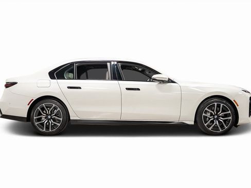 Used 2023 BMW 740i w/ Luxury Rear Seating Package RWD image 5