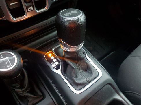 Used 2021 Jeep Wrangler Unlimited Sport AWD/4WD image 24