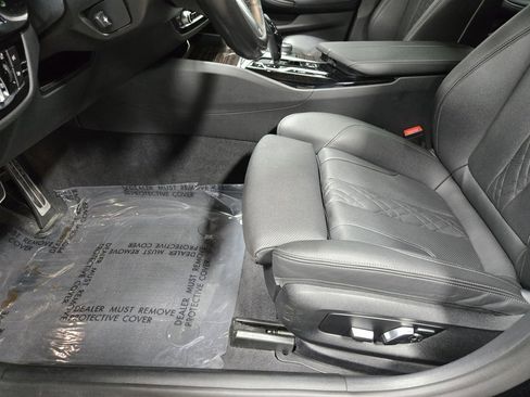 Used 2021 BMW 530e xDrive w/ M Sport Package image 11