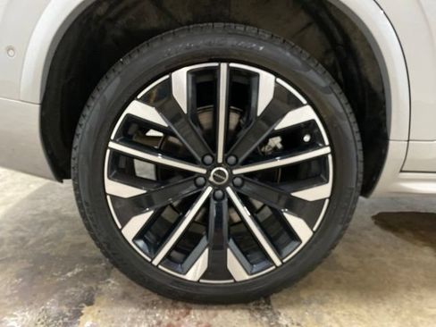 Used 2025 Volvo XC90 B6 Plus AWD/4WD image 34