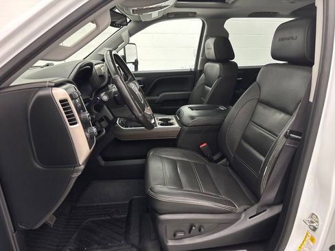 Used 2017 GMC Sierra 2500 Denali w/ Duramax Plus Package AWD/4WD image 17