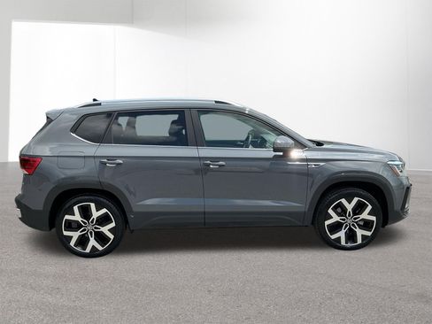 Used 2023 Volkswagen Taos SEL AWD/4WD image 2