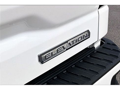 New 2025 GMC Sierra 1500 Elevation image 9
