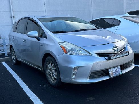 Used 2014 Toyota Prius V Three image 2