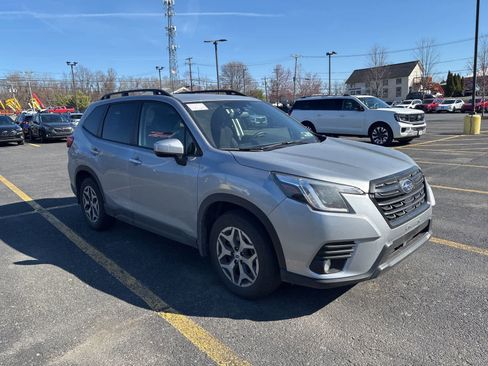 Certified 2023 Subaru Forester Premium image 4