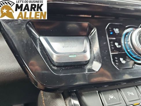 Used 2024 GMC Sierra 1500 AT4 w/ Technology Package AWD/4WD image 17