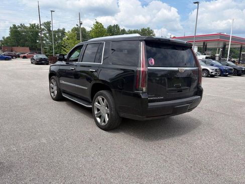 Used 2019 Cadillac Escalade Luxury AWD/4WD image 2