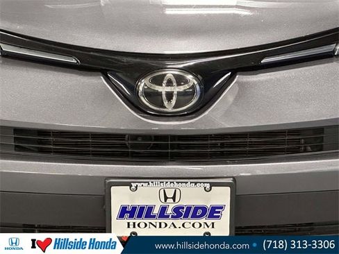 Used 2018 Toyota RAV4 XLE image 9