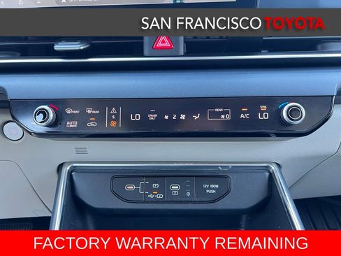 Used 2025 Kia Carnival EX FWD image 28