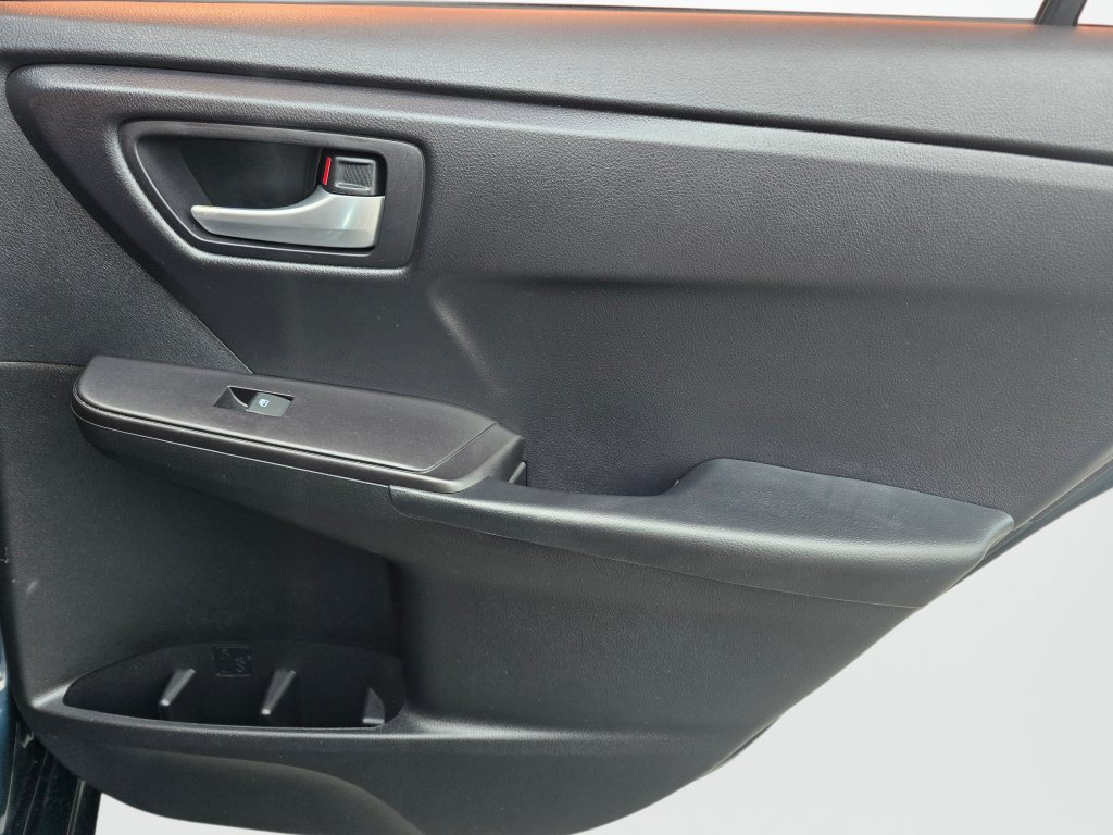 Used 2017 Toyota Camry SE FWD image 25