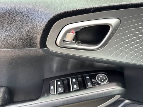 Used 2023 Kia Soul LX image 10