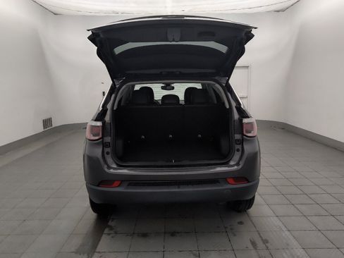 Used 2019 Jeep Compass Latitude FWD image 29