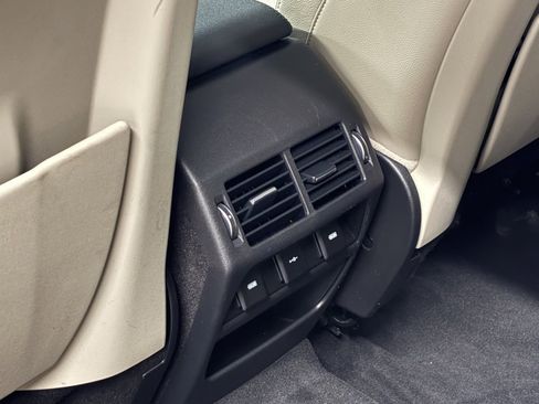 Used 2020 Land Rover Discovery Sport SE image 20