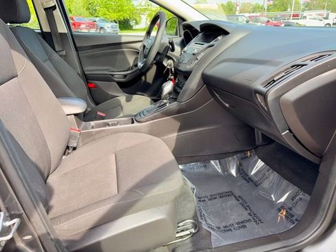 Used 2017 Ford Focus SE FWD image 7