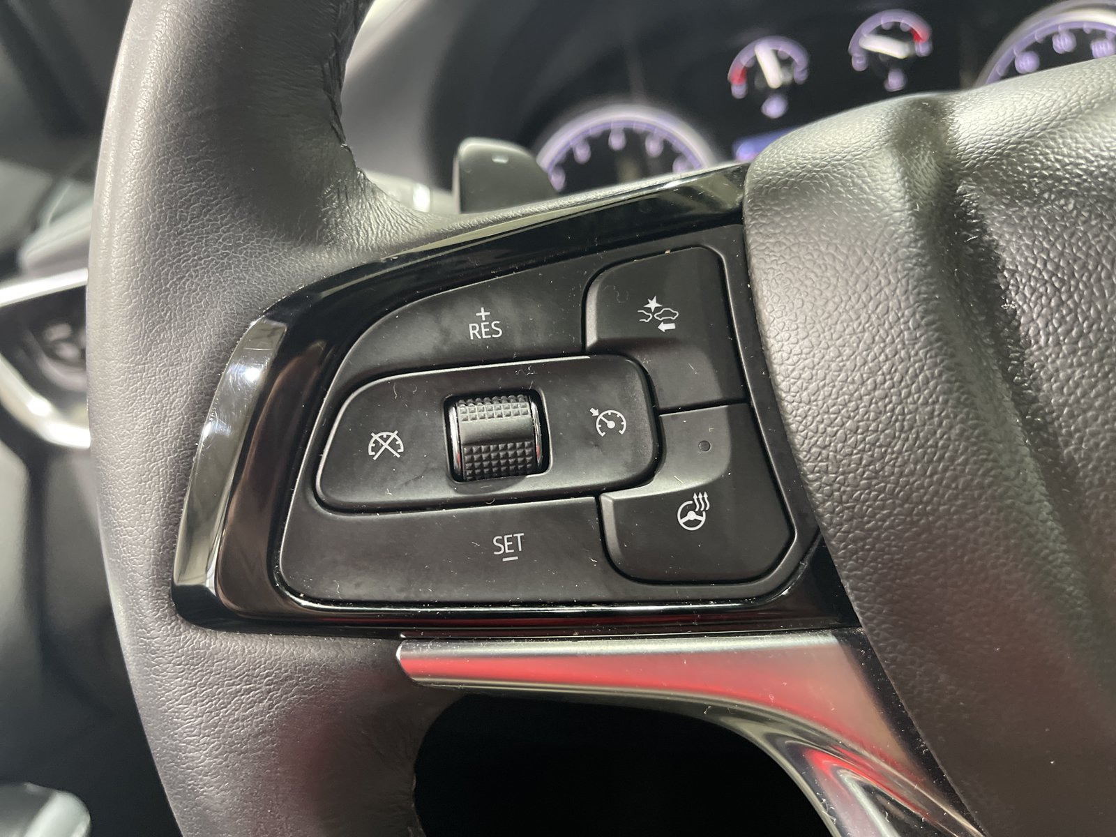 Used 2023 Buick Enclave Essence w/ Experience Buick Package AWD/4WD image 30