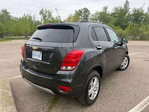 Used 2017 Chevrolet Trax LT w/ LT Convenience Package AWD/4WD image 5