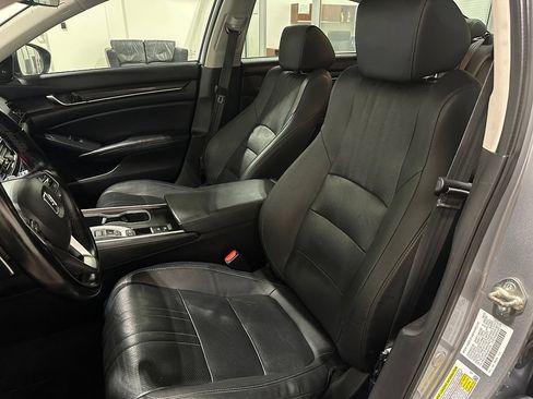 Used 2020 Honda Accord Touring image 28