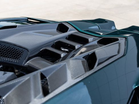 Used 2024 Lamborghini Revuelto image 17