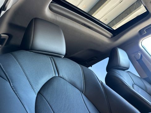 Used 2024 Toyota Highlander Limited image 20