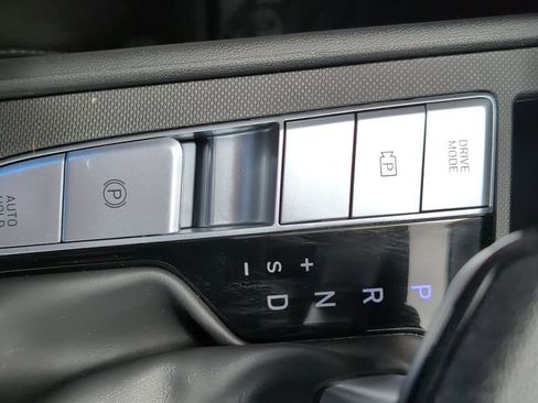 Used 2025 Hyundai Elantra Hybrid FWD image 17