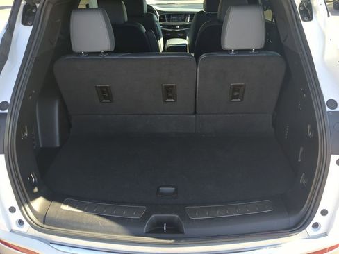 Used 2024 Buick Enclave Premium image 26