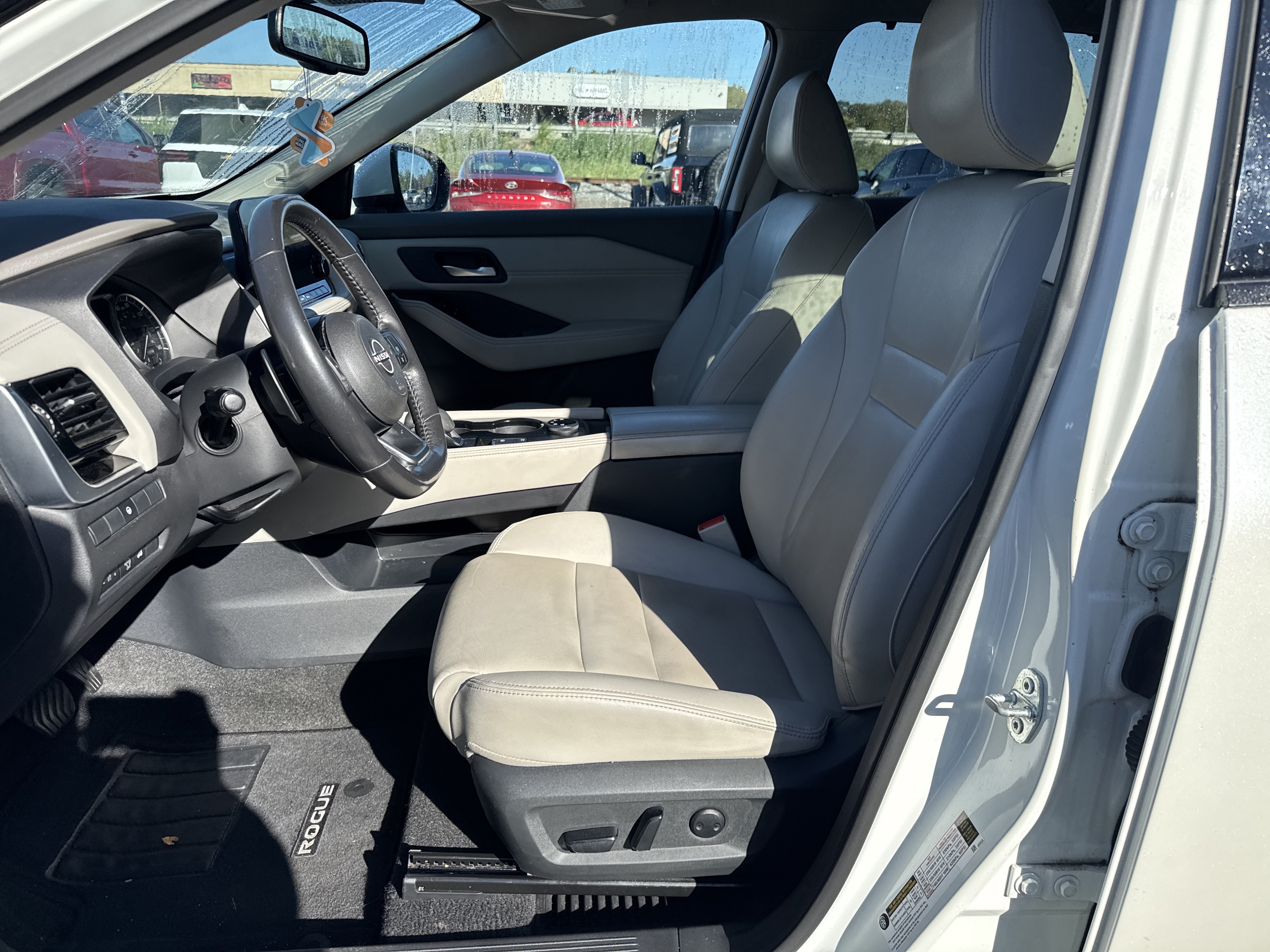 Used 2023 Nissan Rogue SL w/ SL Premium Package AWD/4WD image 12