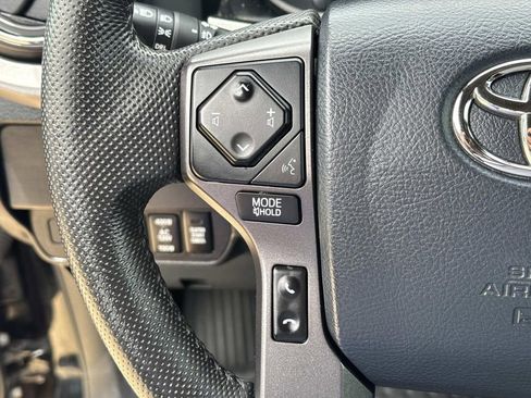 Used 2020 Toyota Tacoma TRD Sport AWD/4WD image 26
