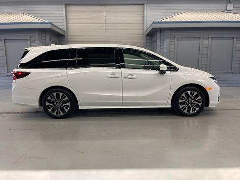 Used 2025 Honda Odyssey Elite image 8