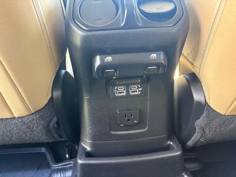 Used 2018 Jeep Wrangler Unlimited Sahara AWD/4WD image 28