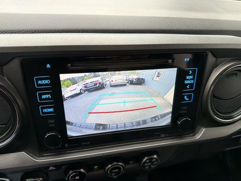 Used 2017 Toyota Tacoma TRD Off-Road w/ Tow Package (A/T) AWD/4WD image 14