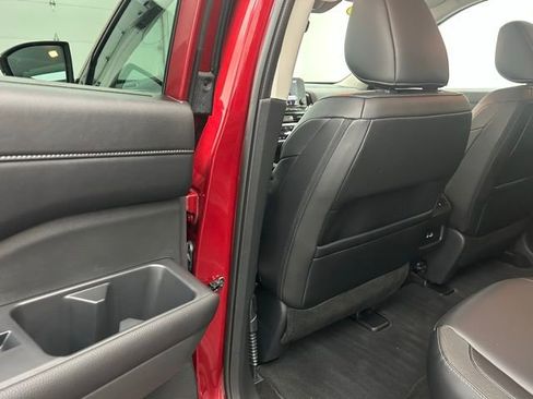 Used 2025 Nissan Pathfinder SL image 31