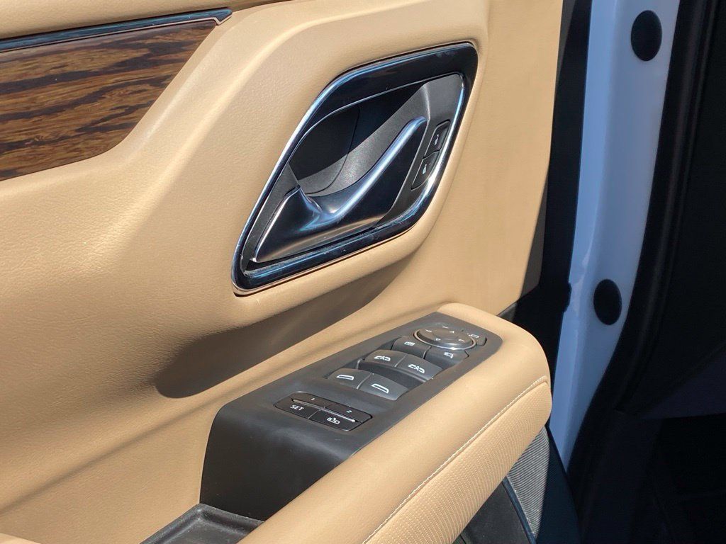 Used 2022 Chevrolet Tahoe Premier AWD/4WD image 12