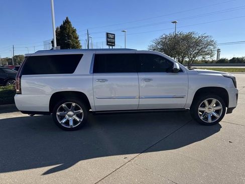 Used 2018 Cadillac Escalade ESV Premium Luxury image 4