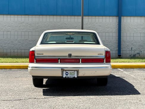 Used 1996 Lincoln Town Car Cartier image 6