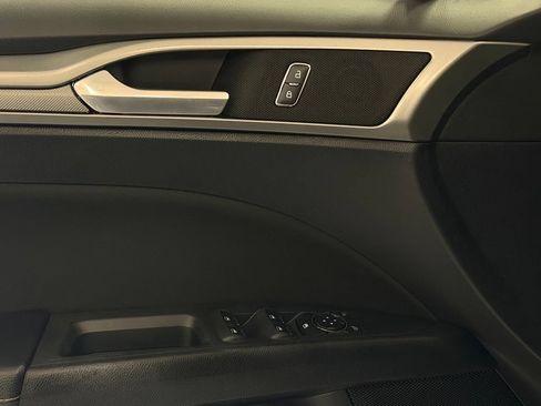 Used 2019 Ford Fusion SE FWD image 13