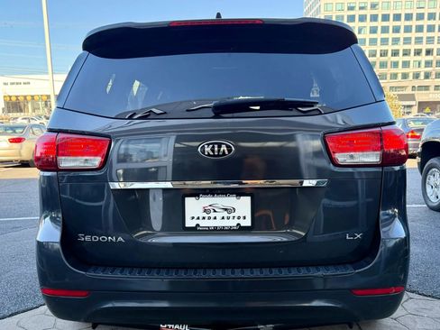 Used 2015 Kia Sedona LX w/ LX Convenience Package FWD image 6