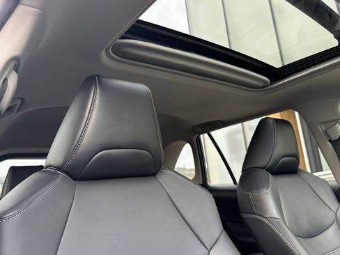 Used 2023 Toyota RAV4 XLE Premium image 19