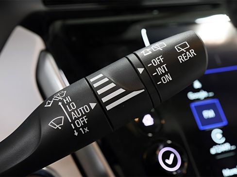 Used 2023 Chevrolet Bolt EUV Premier image 16