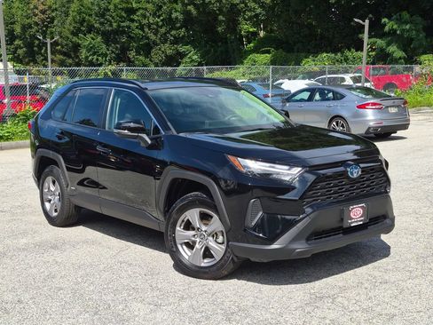 Used 2024 Toyota RAV4 LE AWD/4WD image 1