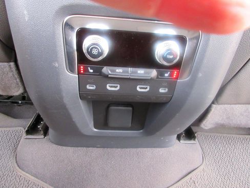 Used 2024 GMC Yukon Denali w/ Advanced Technology Package AWD/4WD image 46
