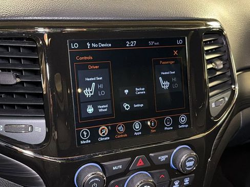 Used 2021 Jeep Grand Cherokee Laredo X image 28