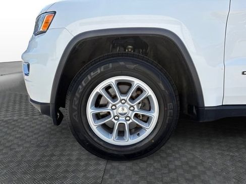 Used 2019 Jeep Grand Cherokee Laredo AWD/4WD image 14
