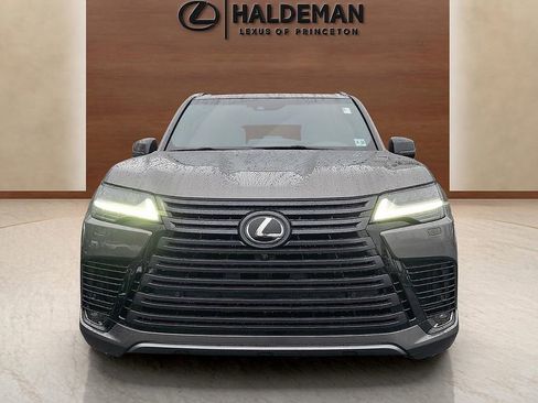 Used 2023 Lexus LX 600 600 Premium w/ Appearance Package image 2