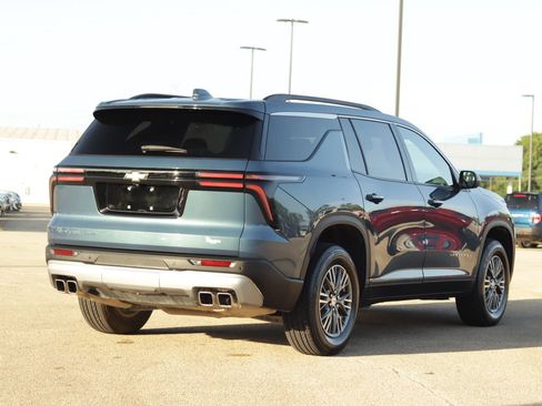 Used 2025 Chevrolet Traverse LT AWD/4WD image 7