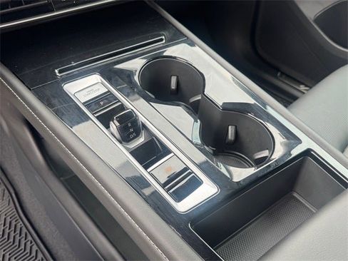 Used 2025 Volkswagen Atlas SEL Premium R-Line image 18