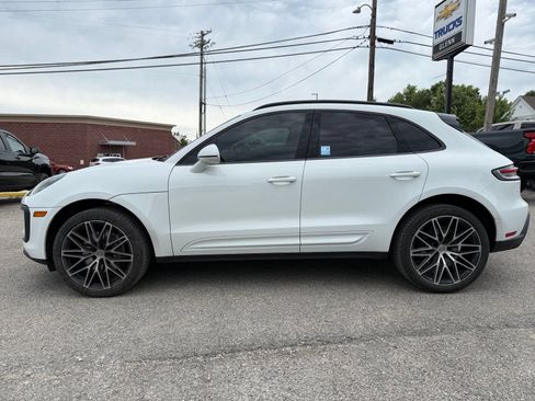 Used 2023 Porsche Macan AWD/4WD image 3