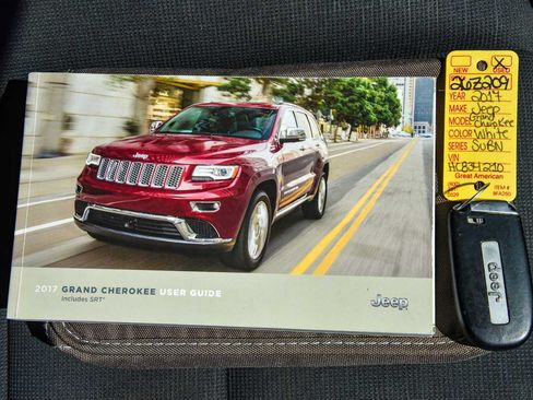 Certified 2017 Jeep Grand Cherokee Laredo w/ Quick Order Package 23E AWD/4WD image 21
