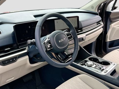 New 2025 Kia Carnival SX image 3