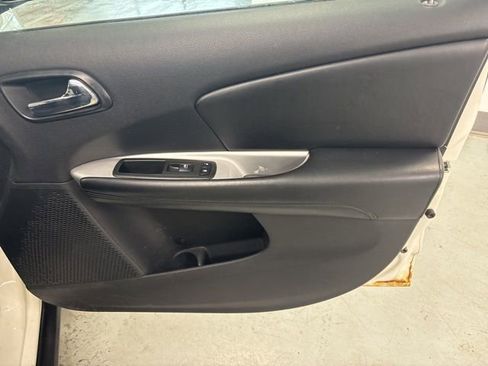 Used 2014 Dodge Journey SXT w/ Flexible Seating Group image 25